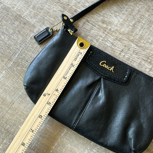 Coach Authentic Black Leather Wristlet Clutch gold hardware classic clean!! - Picture 8 of 12